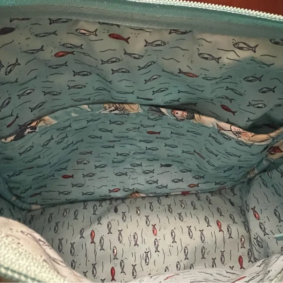 Vera Bradley Exclusive Iconic On the Go Crossbody in Beach Toile like new - Picture 7 of 13